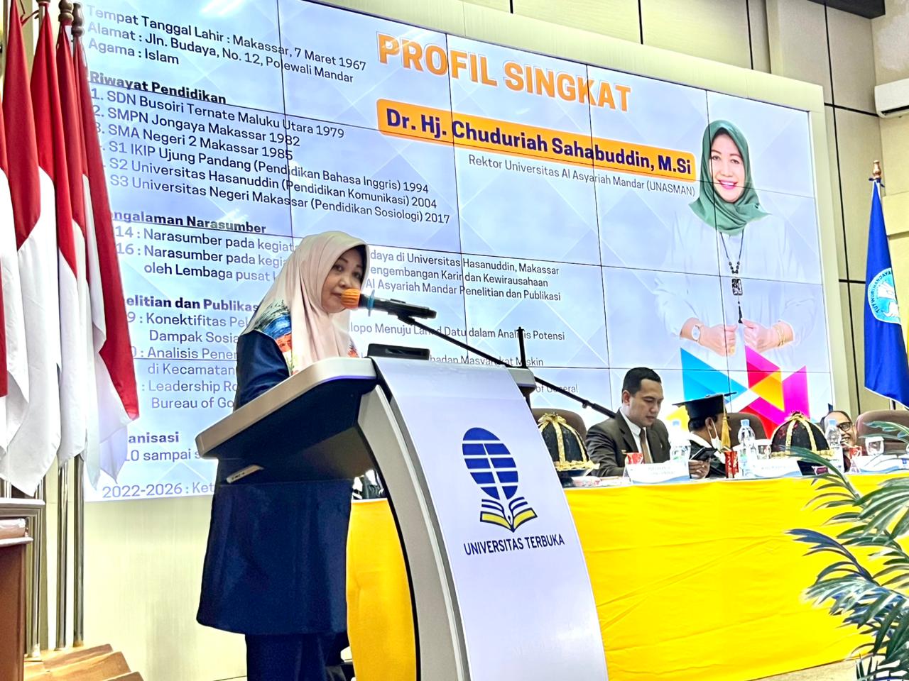 Orasi Ilmiah Rektor Unasman di Wisuda UT: Revolusi Industri 5.0 Melalui Implementasi MBKM